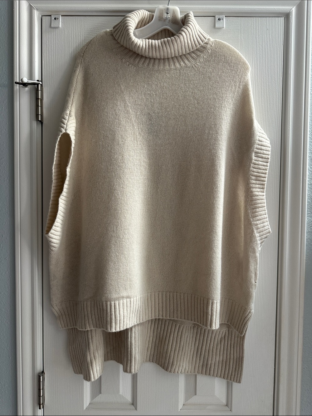 BCBGMaxAzria Cream Turtleneck Knit Poncho XS NWT Cashmere Wool Academia Classic